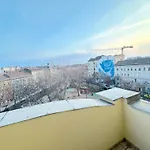 Stunning 150M2 3-Bedroom With Balcony