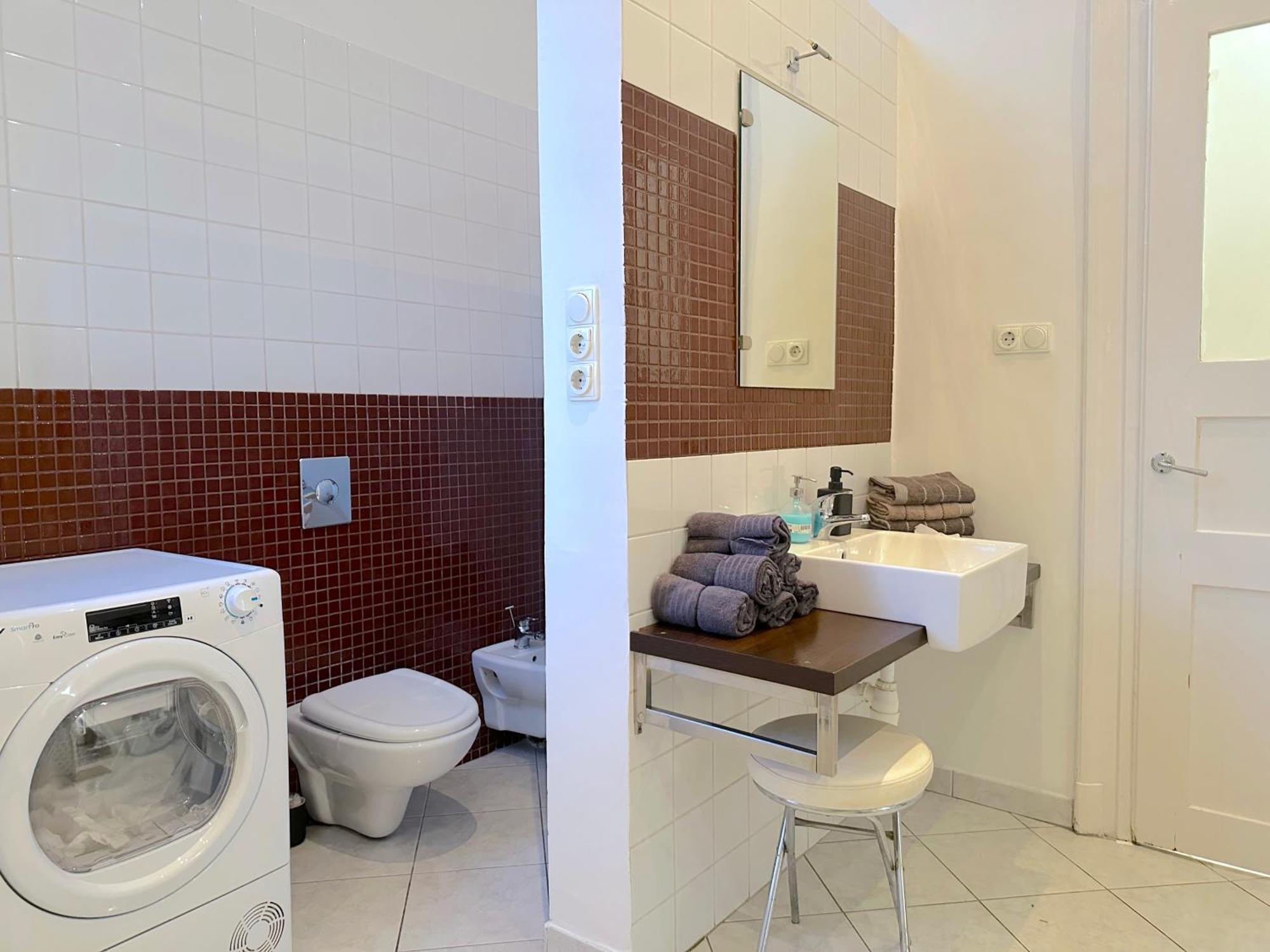 Stunning 150m2 3-bedroom With Balcony * Budapest
