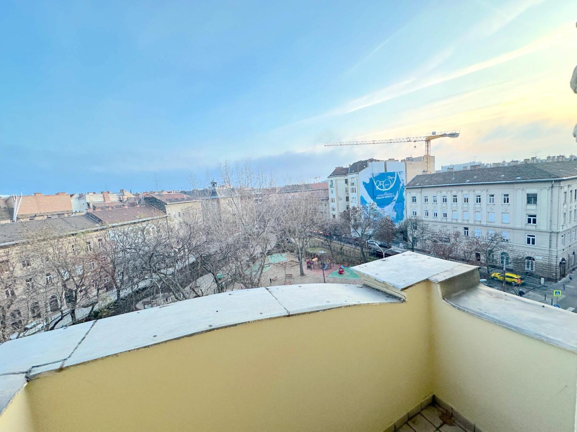 Stunning 150m2 3-bedroom With Balcony Apartment Budapest