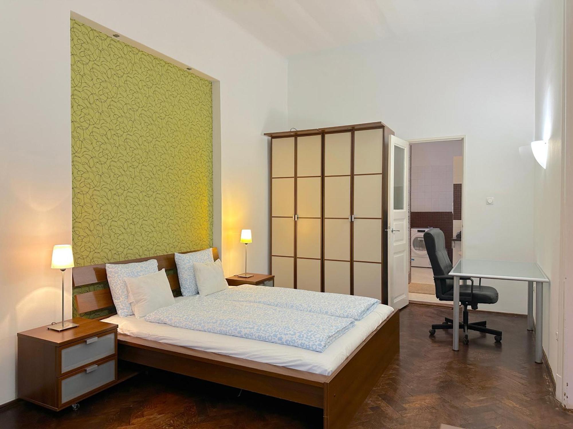 Stunning 150m2 3-bedroom With Balcony *