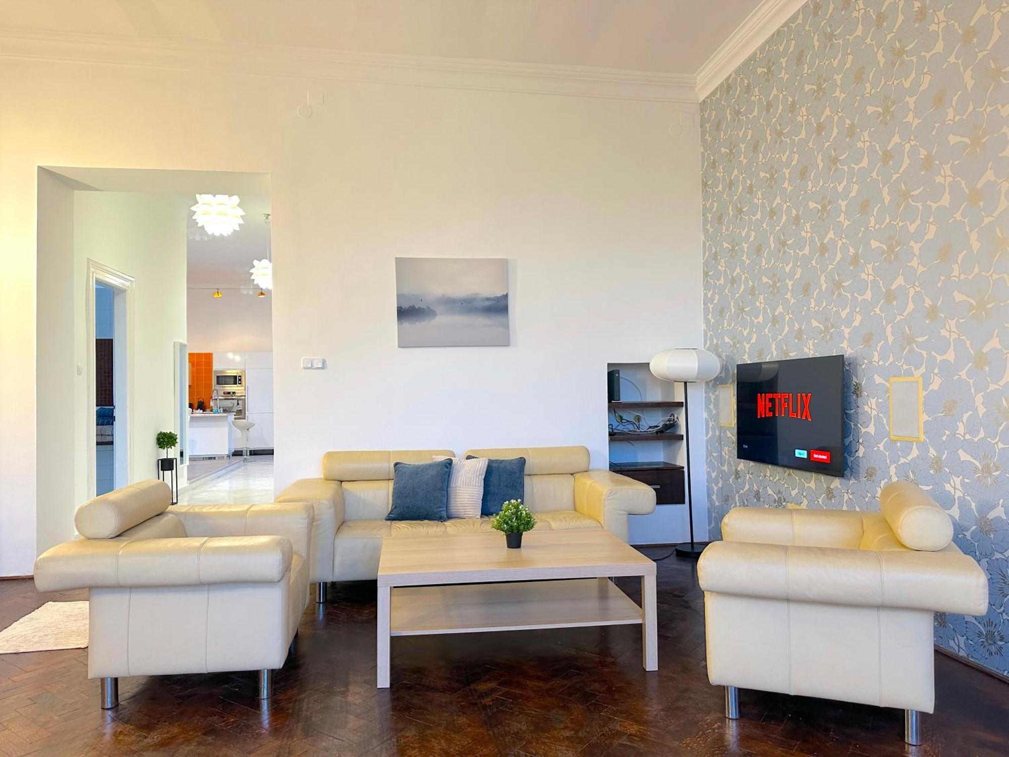 Stunning 150m2 3-bedroom With Balcony Apartment *
