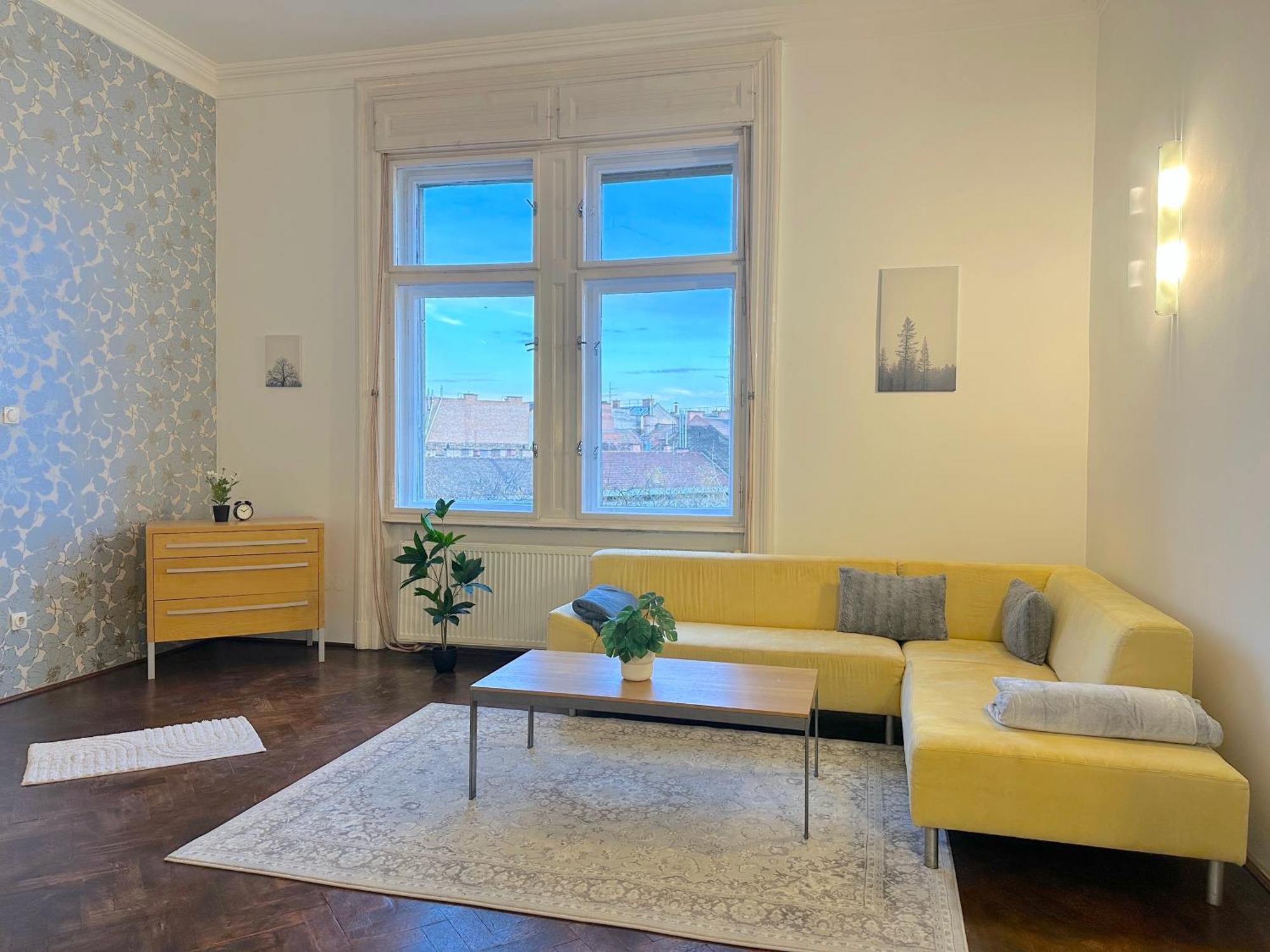 Stunning 150m2 3-bedroom With Balcony *