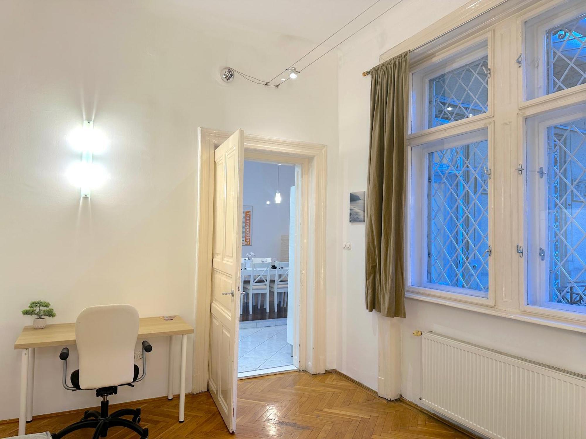 Stunning 150m2 3-bedroom With Balcony Apartment *